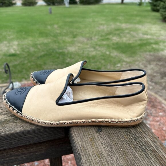 CHANEL 19C Women's Sz 40 Lambskin Beige/Black Mocassins Loafers W/Box - Picture 6 of 16
